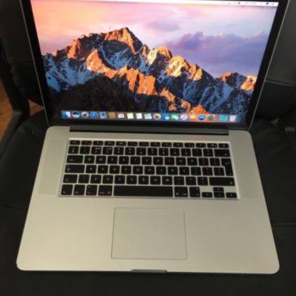Apple MacBook Pro 2017 - Picture 3 of 4